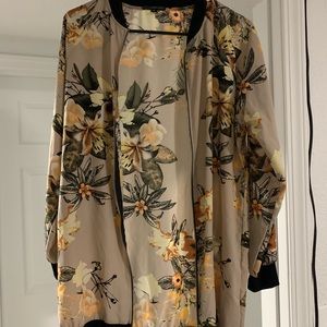 Light jacket, printed, black trim, zipper